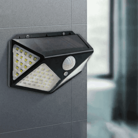 Luminária externa com sensor de movimento e carregamento via placa solar