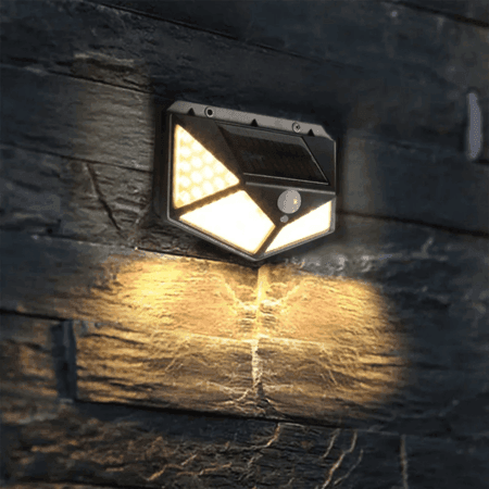 Luminária externa com sensor de movimento e carregamento via placa solar